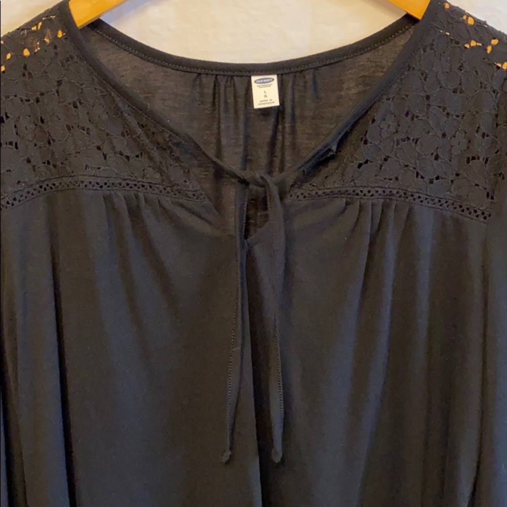 OLD NAVY LACE " PEASANT " STYLE TOP